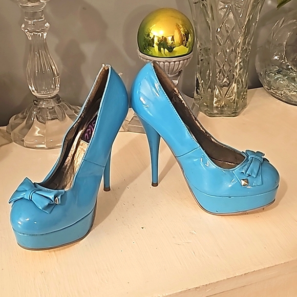 Yoki Light Blue Patent Stilettos w/Bow, Sz 7.5, 4" Heels, 1"Platform, Round Toe - Picture 4 of 8